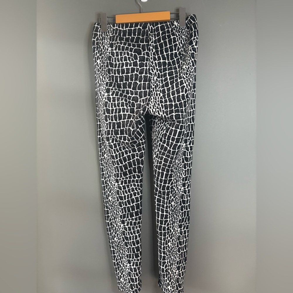 Just Cozy, Size M/L, Black and white alligator print, fleece lined warm leggings - Picture 5 of 7